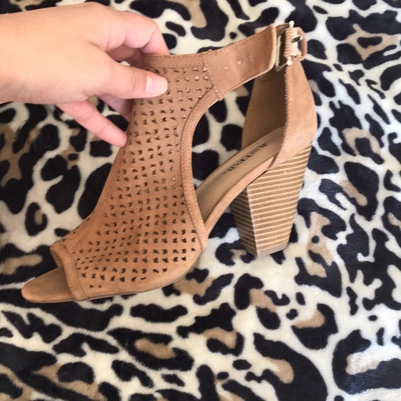 Heels - Picture 2 of 2